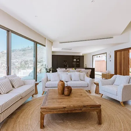 Serenity On The Cliff With Climatized Pool Villa