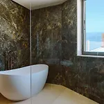 Serenity On The Cliff With Climatized Pool